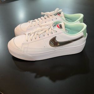 Women’s Blazer low platform